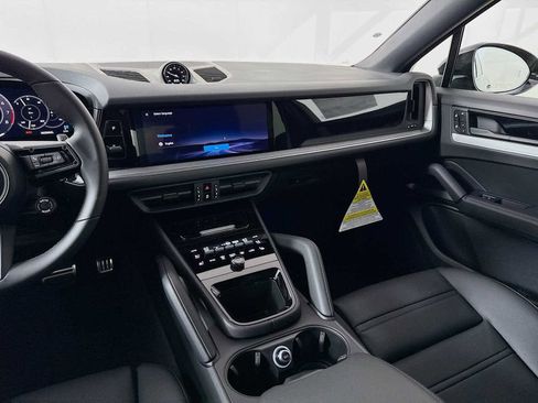 New 2026 Porsche Cayenne S image 19