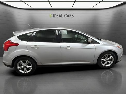 Used 2014 Ford Focus SE w/ SE Winter Package FWD image 4