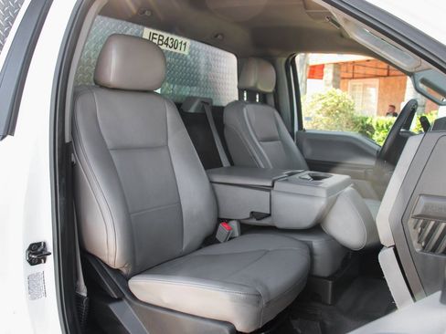 Used 2018 Ford F550 2WD Regular Cab Super Duty image 38