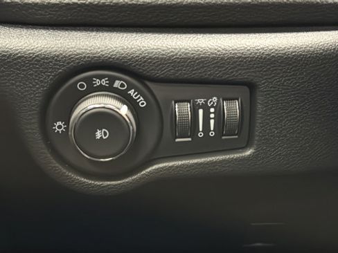 New 2026 Chrysler Pacifica Select AWD/4WD image 38