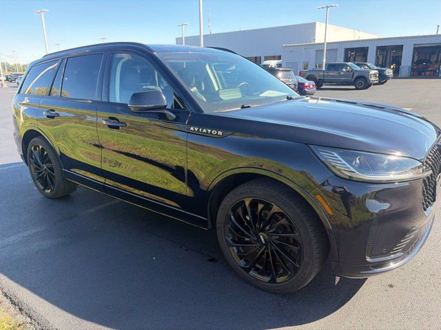 Used 2025 Lincoln Aviator Reserve w/ Equipment Group 201A AWD/4WD image 9