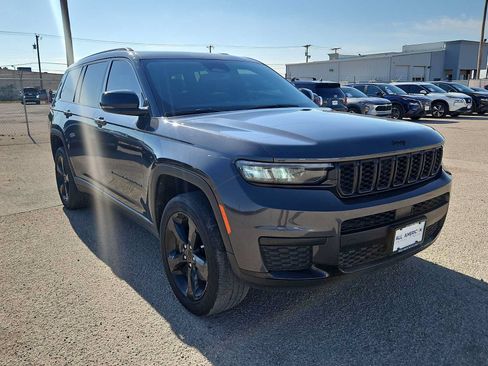 Used 2022 Jeep Grand Cherokee L Laredo AWD/4WD image 2