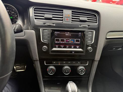 Used 2015 Volkswagen Golf 4-Door image 16