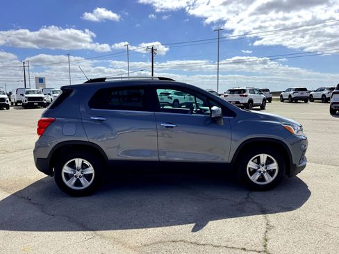 Used 2019 Chevrolet Trax LT w/ LT Convenience Package image 5
