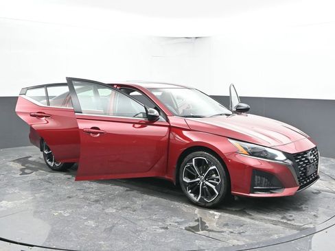 Used 2024 Nissan Altima 2.5 SR w/ SR Premium Package image 56