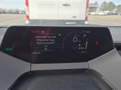 Used 2025 Toyota Prius XLE image 9
