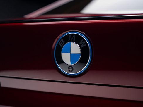 Used 2023 BMW i7 xDrive60 w/ Parking Assistance Package image 29