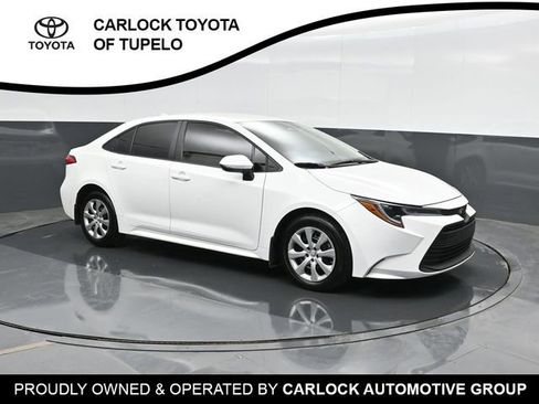 Used 2025 Toyota Corolla LE FWD image 5