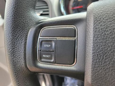 Used 2014 Dodge Grand Caravan SXT FWD image 23