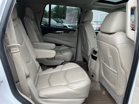 Used 2020 Cadillac Escalade Premium Luxury AWD/4WD image 38