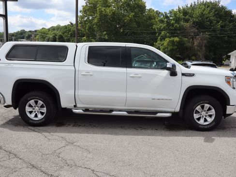 Used 2019 GMC Sierra 1500 SLE w/ SLE Value Package AWD/4WD image 2