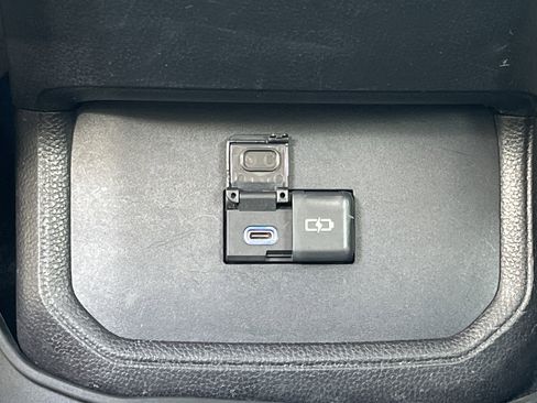 Used 2022 Toyota Highlander XLE image 22