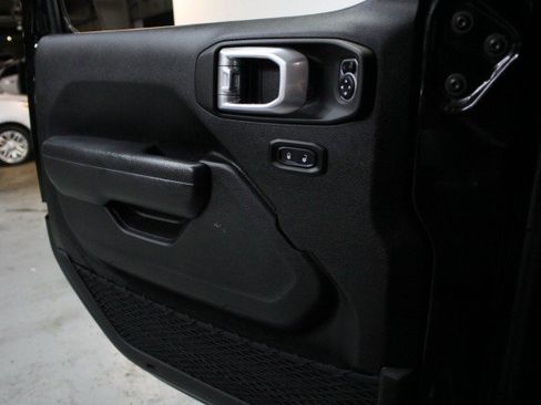 Used 2022 Jeep Gladiator Sport image 19