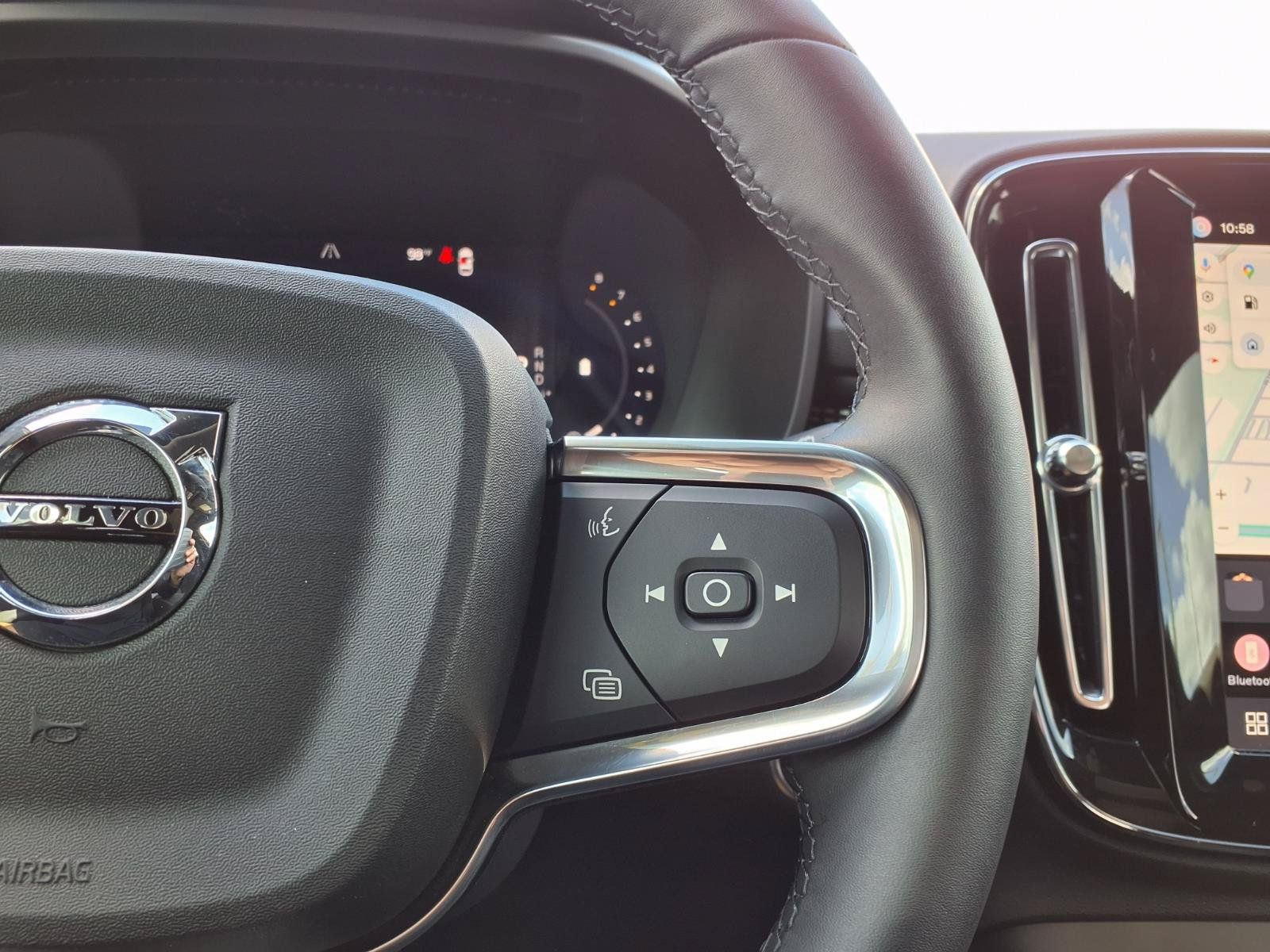 Certified 2025 Volvo XC40 B5 Ultra AWD/4WD image 28