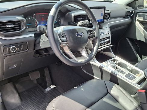 Used 2023 Ford Explorer XLT w/ Equipment Group 202A RWD image 8