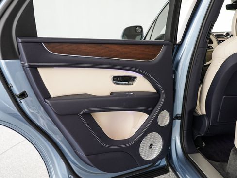Certified 2023 Bentley Bentayga AWD/4WD image 28