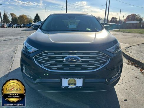 Used 2023 Ford Edge Titanium image 2