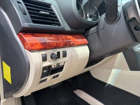 Used 2010 Subaru Outback 2.5i Limited AWD/4WD image 10