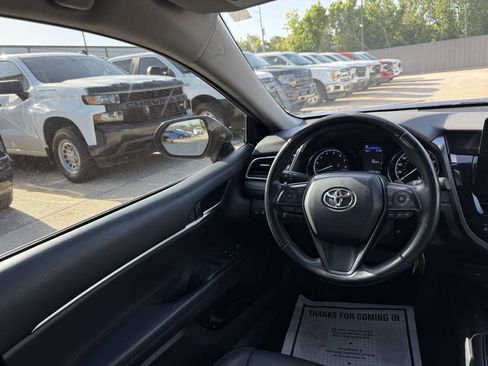 Used 2022 Toyota Camry SE FWD image 19