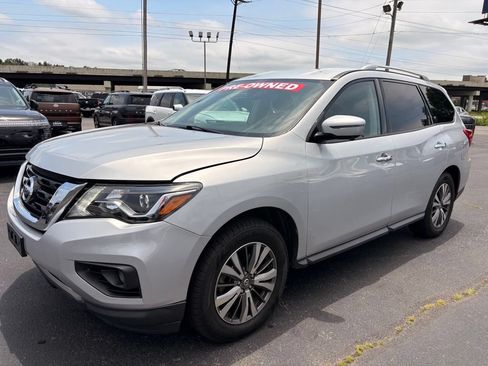 Used 2019 Nissan Pathfinder SL AWD/4WD image 3
