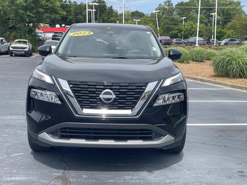 Used 2023 Nissan Rogue SV FWD image 2