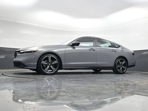 Used 2025 Honda Accord Sport image 30