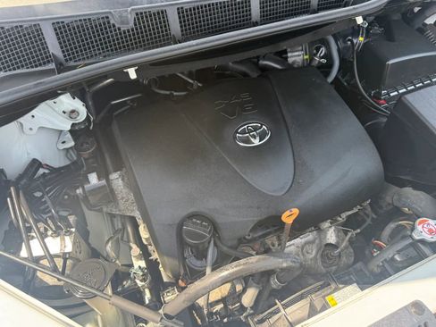 Used 2018 Toyota Sienna XLE w/ XLE Navigation Package AWD/4WD image 52