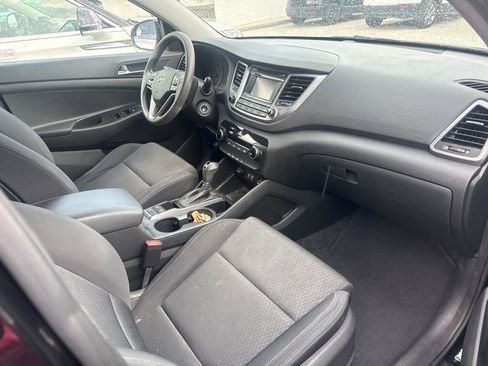 Used 2017 Hyundai Tucson SE AWD/4WD image 4