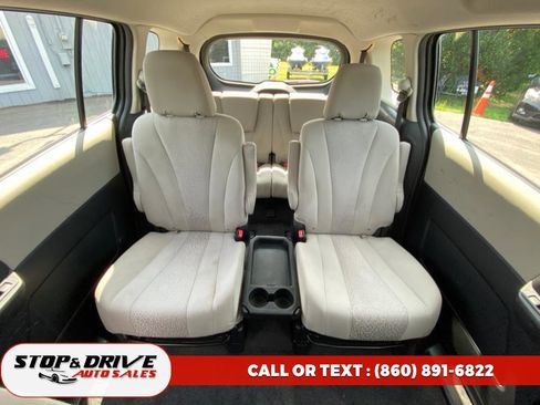 Used 2012 MAZDA MAZDA5 Sport image 17