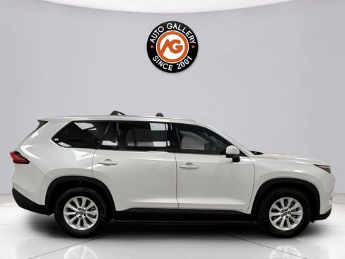 Used 2024 Toyota Grand Highlander XLE AWD/4WD image 8