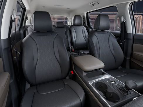 New 2026 Kia Carnival FWD image 16