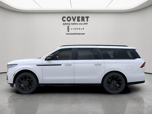 New 2026 Lincoln Navigator L Reserve AWD/4WD image 3