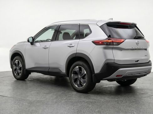 Used 2025 Nissan Rogue SV AWD/4WD image 6