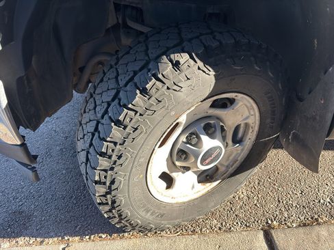 Used 2011 GMC Sierra 2500 W/T w/ Snow Plow Prep Package image 23