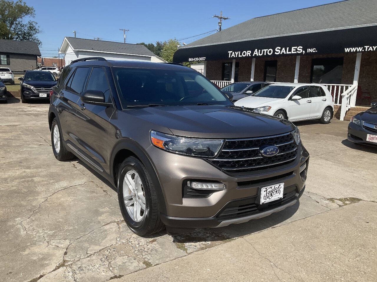 Used 2021 Ford Explorer XLT w/ Equipment Group 202A RWD image 1