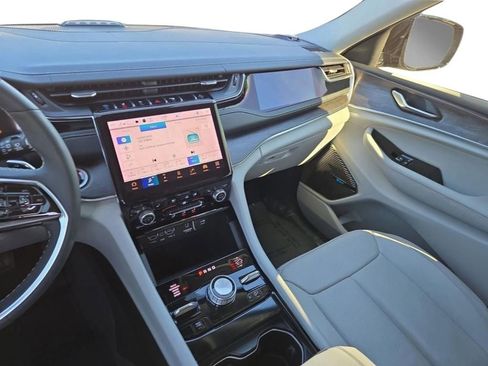 Used 2022 Jeep Grand Cherokee Overland image 23