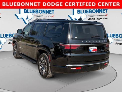 Used 2024 Jeep Wagoneer Series II w/ Flexible Seating Group RWD image 7