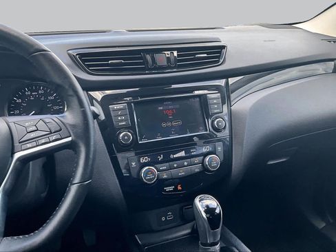Used 2022 Nissan Rogue Sport SV FWD image 6