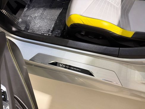 Used 2021 Chevrolet Corvette Stingray Premium Conv w/ Z51 Performance Package image 32