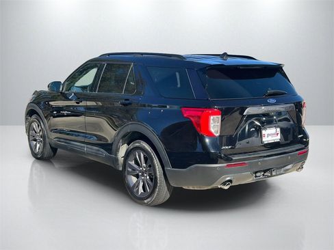 Used 2023 Ford Explorer XLT w/ Equipment Group 202A image 7