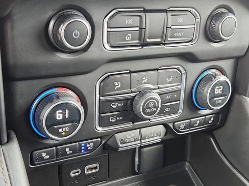 Used 2023 Chevrolet Tahoe High Country AWD/4WD image 11