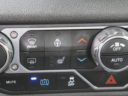 Used 2024 Jeep Wrangler Unlimited AWD/4WD image 32