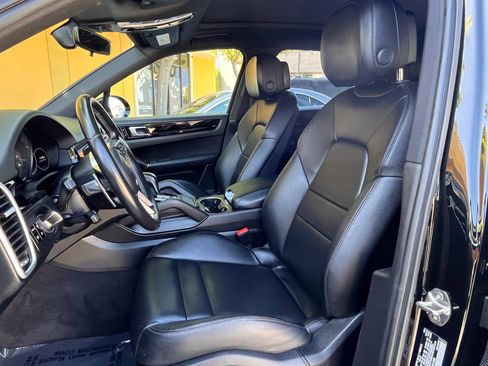 Used 2020 Porsche Cayenne w/ Driver Memory Package AWD/4WD image 14