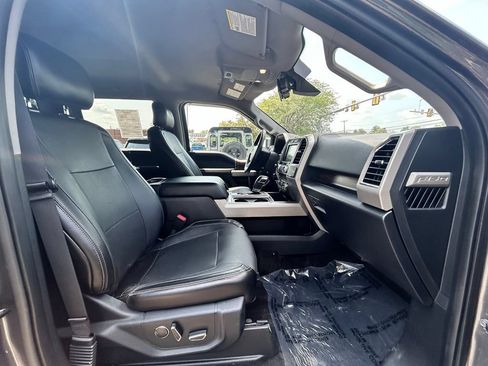 Used 2017 Ford F150 Lariat w/ Equipment Group 502A Luxury AWD/4WD image 13
