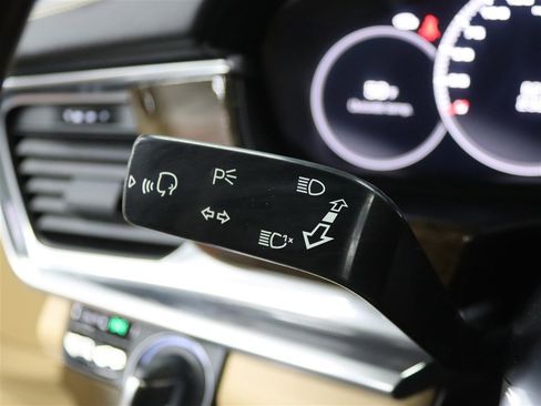 Used 2018 Porsche Panamera 4S image 34