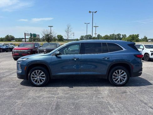 Used 2025 Buick Enclave Preferred FWD image 2