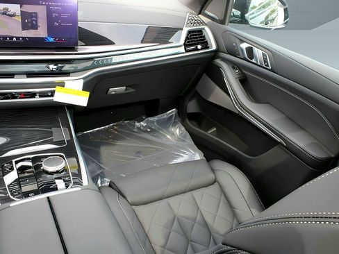 Used 2026 BMW X7 xDrive40i w/ M Sport Package image 30