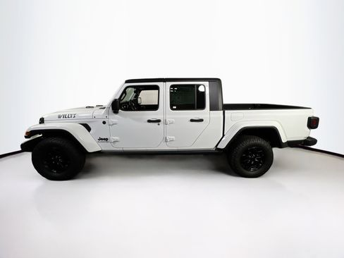 Used 2022 Jeep Gladiator Willys image 8