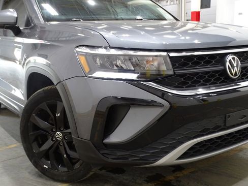 Used 2022 Volkswagen Taos SE w/ Panoramic Sunroof Package image 46