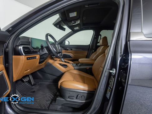 Used 2025 Kia Telluride SX X-Line AWD/4WD image 11